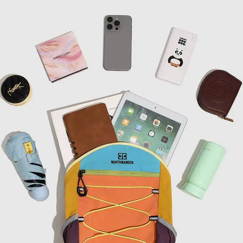 حقيبة ظهر خفيفة الوزن قابلة للطي للسفر والمشي لمسافات طويلة في الهواء الطلق وأشرطة كتف قابلة للتعديل للرجال والنساء حقائب ظهر للسفر خفيفة الوزن