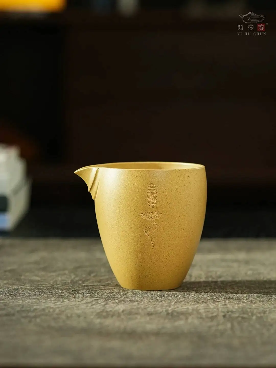 

Yihu Chun High-End Yixing Purple Clay Fair Cup, Wujinzang 300C, Master's Rare Original Mineral Gold Section Tea Divider