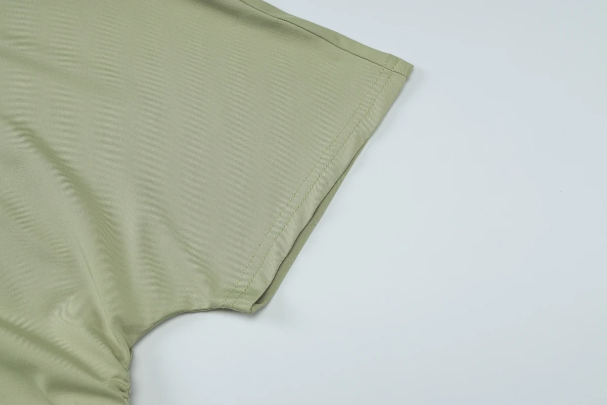 Hugcitar Modisches T-Shirt mit schrägem Kragen, kurzen Ärmeln, einfarbig, sexy, eng anliegend, kurz geschnitten, Damenkleidung, Streetwear, Party, Festival, T-Shirts – Detail 5
