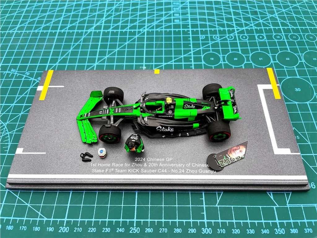 

SPARK 1:43 F1 2024 C44 Zhou Guanyu China Post Match Damage Simulation Limited Edition Resin Metal Static Car Model Toy Gift