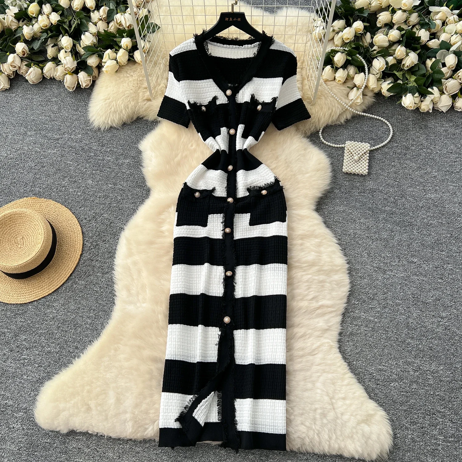 2025 니트 바디콘 시크 롱 선드레스 신상 여성 V넥 반팔 싱글 버튼 디자인 밴딩 허리 시스 스트라이프 드레스