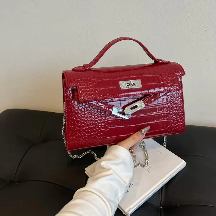 

2025 Autumn 380 New Lock Shoulder Bag Average Size Crocodile Pattern Casual Simple Handbag Fashionable and Versatile