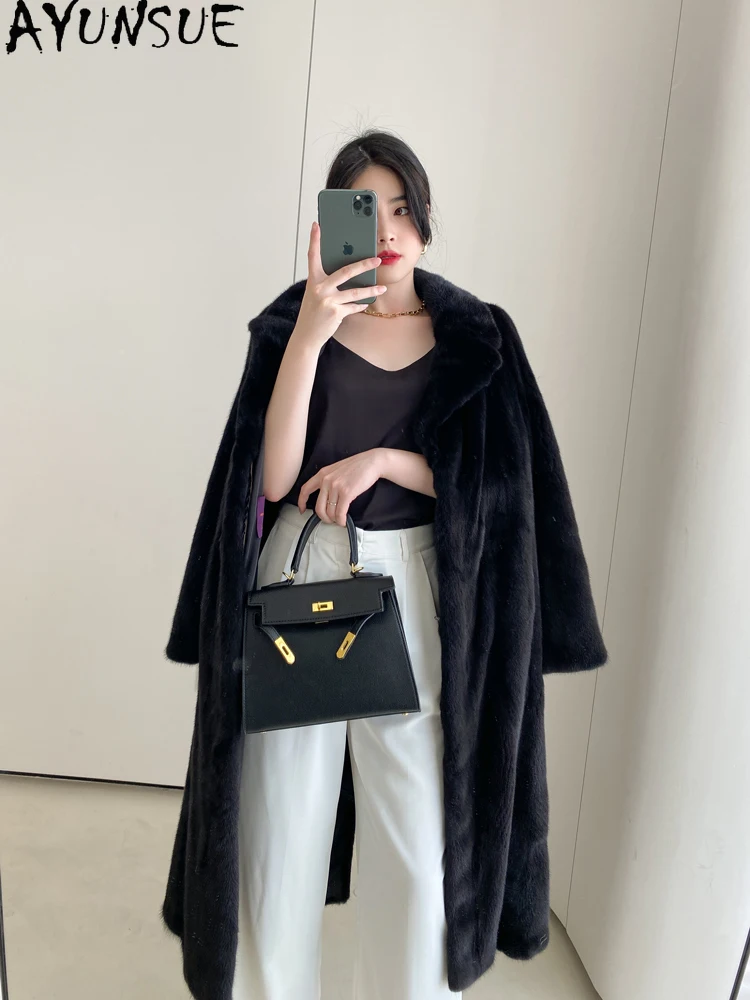 AYUNSUE Naturalny Aksamitny Futro Norki Damski Luksusowy Cały Płaszcz Norki dla Kobiet Odzież Wysokiej Jakości Długi Płaszcz 2025 Kożuch z Futrem