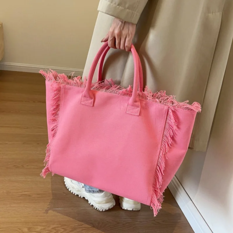 Hot Women\'s New Fashionable Large Capacity Tote Niche Design Tassel Carrying Bag With Advanced Texture Canvas Shoulder Bag