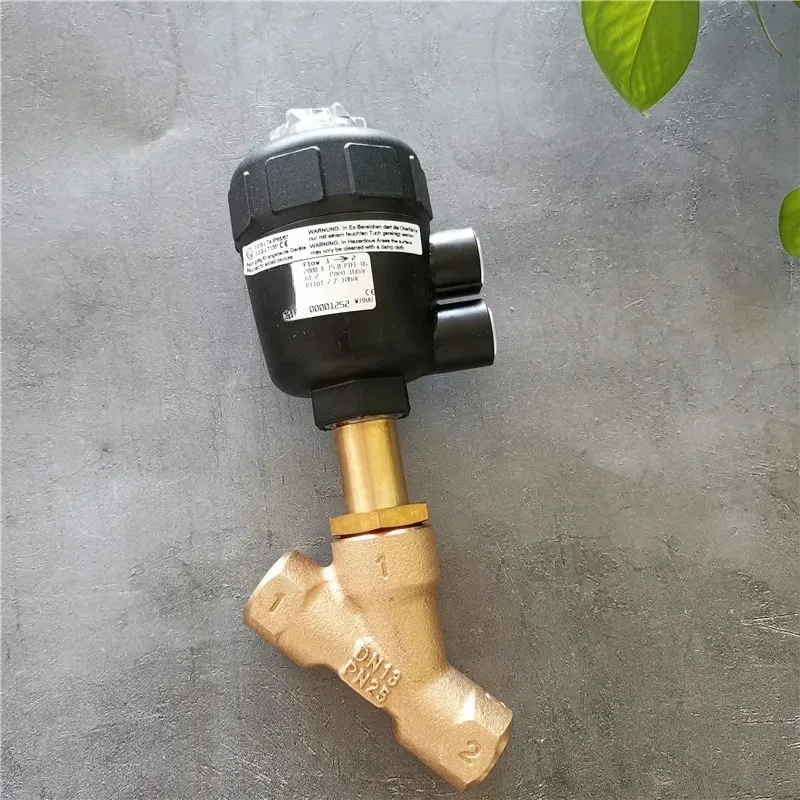 Burkert 2000A 15.0 PTFE RG G1/2 00001252 Válvula angular de latón 1252