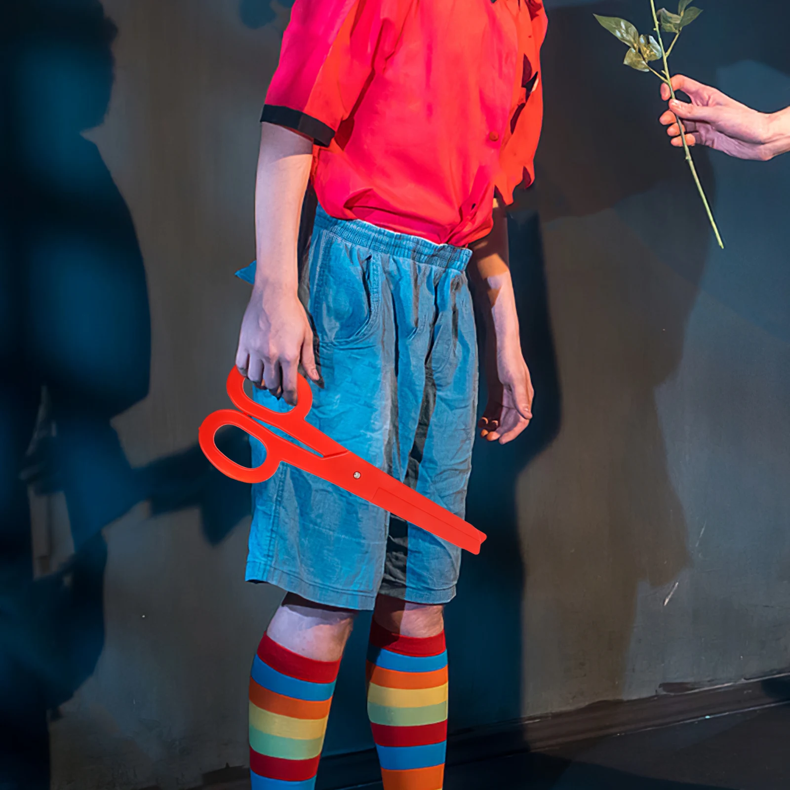 

Giant Clown Scissors Oversized Costume Prop Halloween Circus Stage Performance Party Accessories Prank Scissors Clown Costume