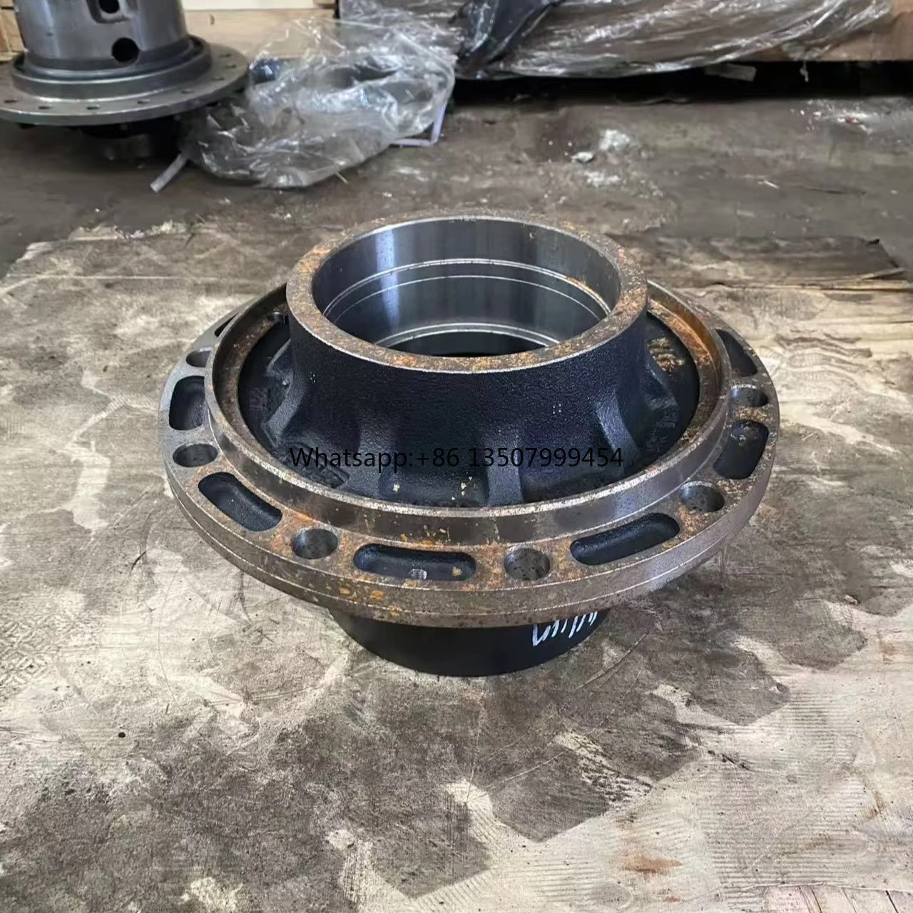 High Quality Sinotruk Howo Rear Wheel Hub  Truck Front Rear Wheel Hub