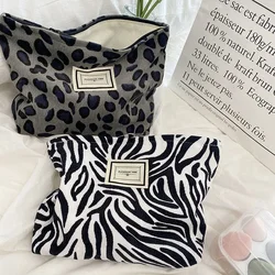 Bolsa de cosméticos con estampado de leopardo Retro de pana, bolsa de cosméticos de viaje para mujer, Estuches de almacenamiento de belleza, organizador de maquillaje, bolso de mano, bolsa de lavado