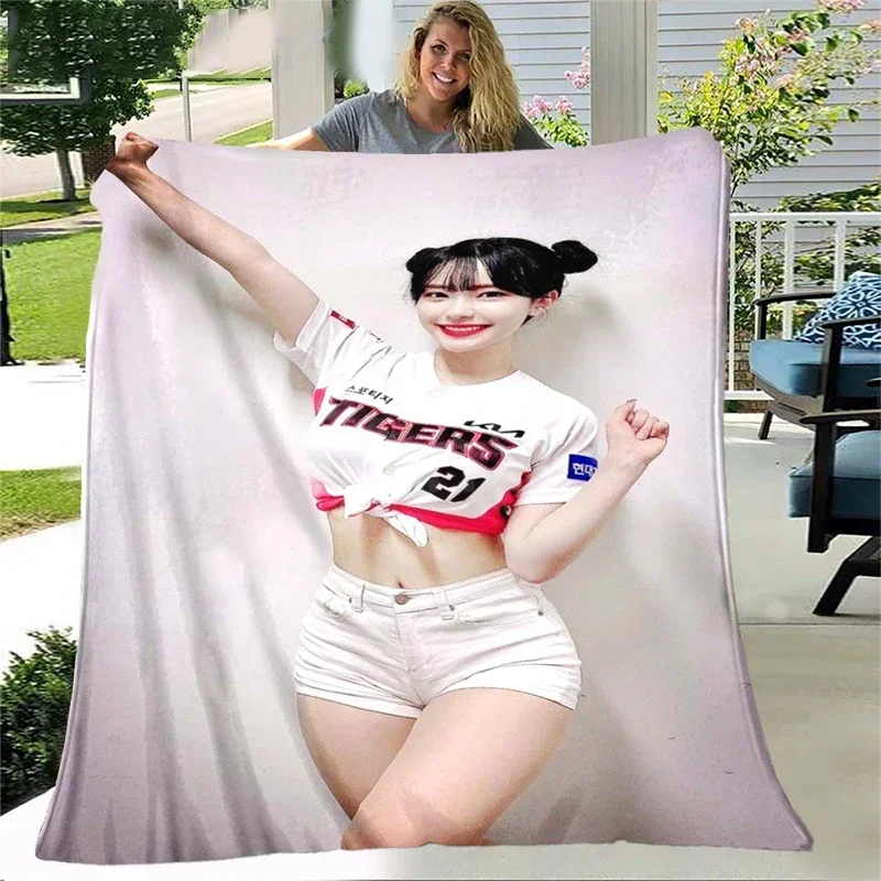 

Korean Li Duohui Cheerleader Soft Plush Blanket, Flannel Blanket Throw Blanket for Living Room Bedroom Bed Sofa Picnic Cover