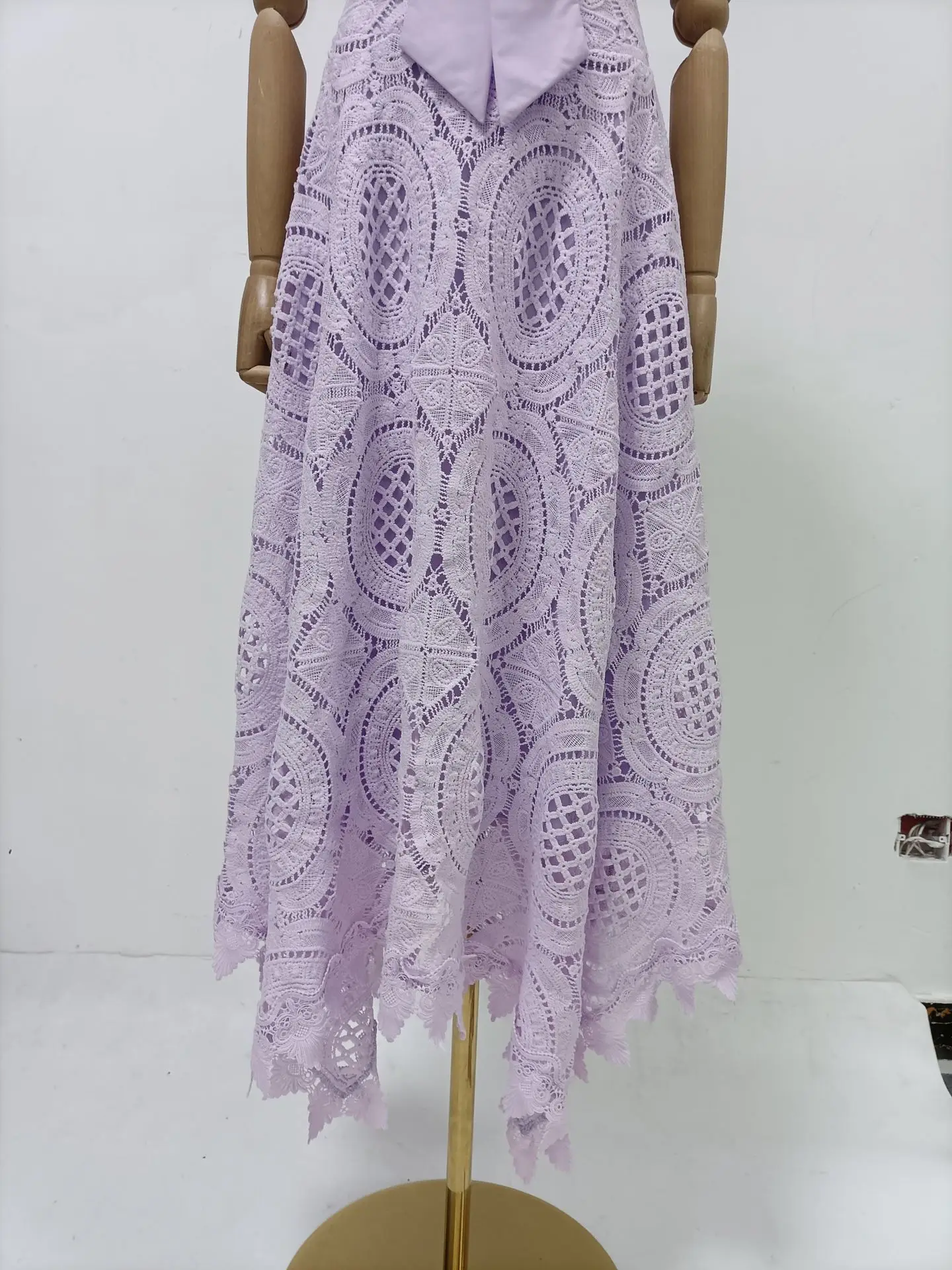2026 Sommer Neues Elegantes Retro-Style Mode-Spitzenkleid mit Aushöhlungen, Patchwork und Schleife zur Taillenbetonung für Damen – Detail 12