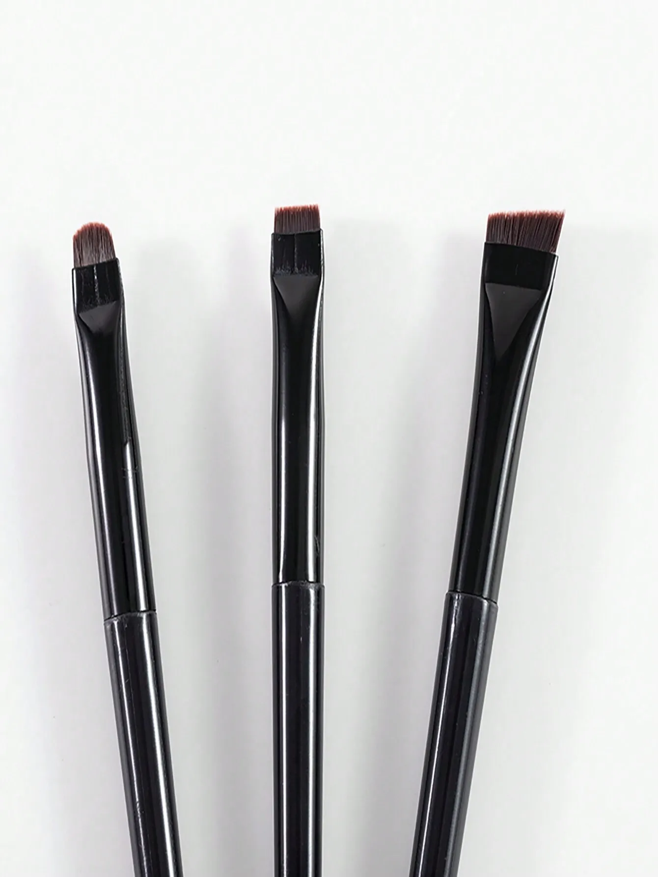 Angled Highlighter & Blush Brush - Natural Goat Hair Makeup Brush for Powder, Blending & Face Contouring