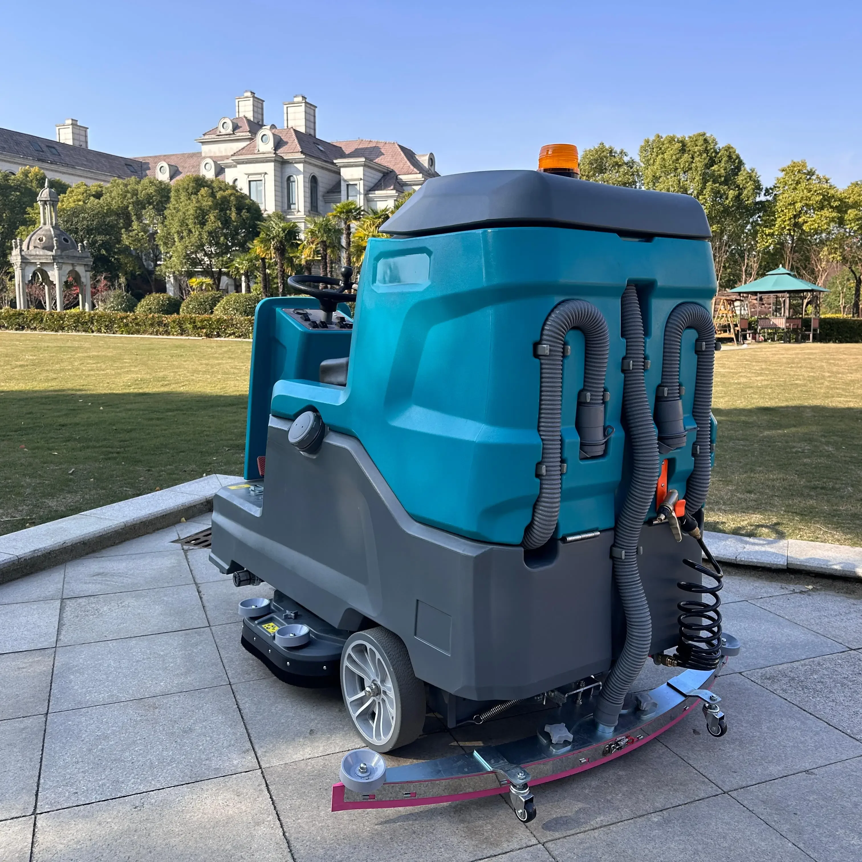 Commercial Automatic Industrial Scrubbing Machine Electric Ride on Cleaning Machine Floor Scrubber