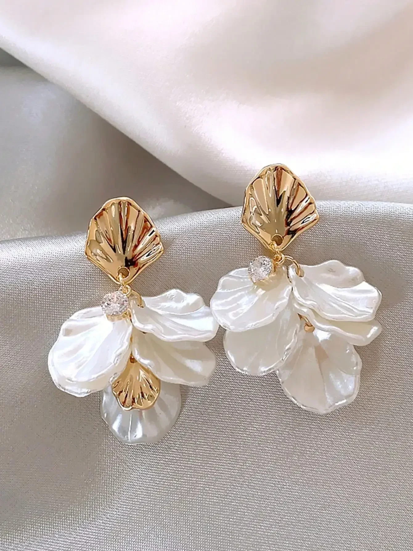 

1pair Sweet High-Grade Delicate Petal & Flower Design Fashionable Daily Earrings For Elegant Women Valentines,Mom,Mother