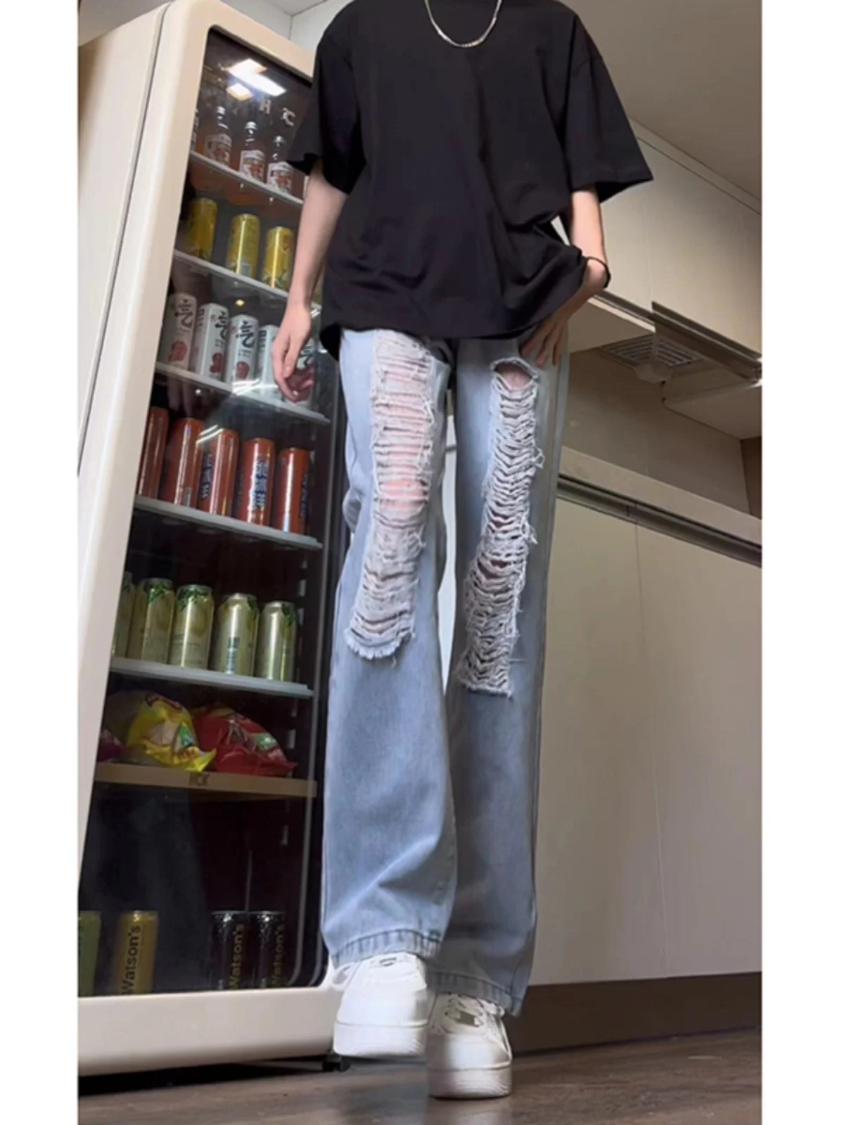 Calça Jeans Masculina American Vibe com Efeito Degradê e Rasgos, Estilo High Street, Perna Reta, Corte CleanFit, Calça Longa de Algodão e Poliéster