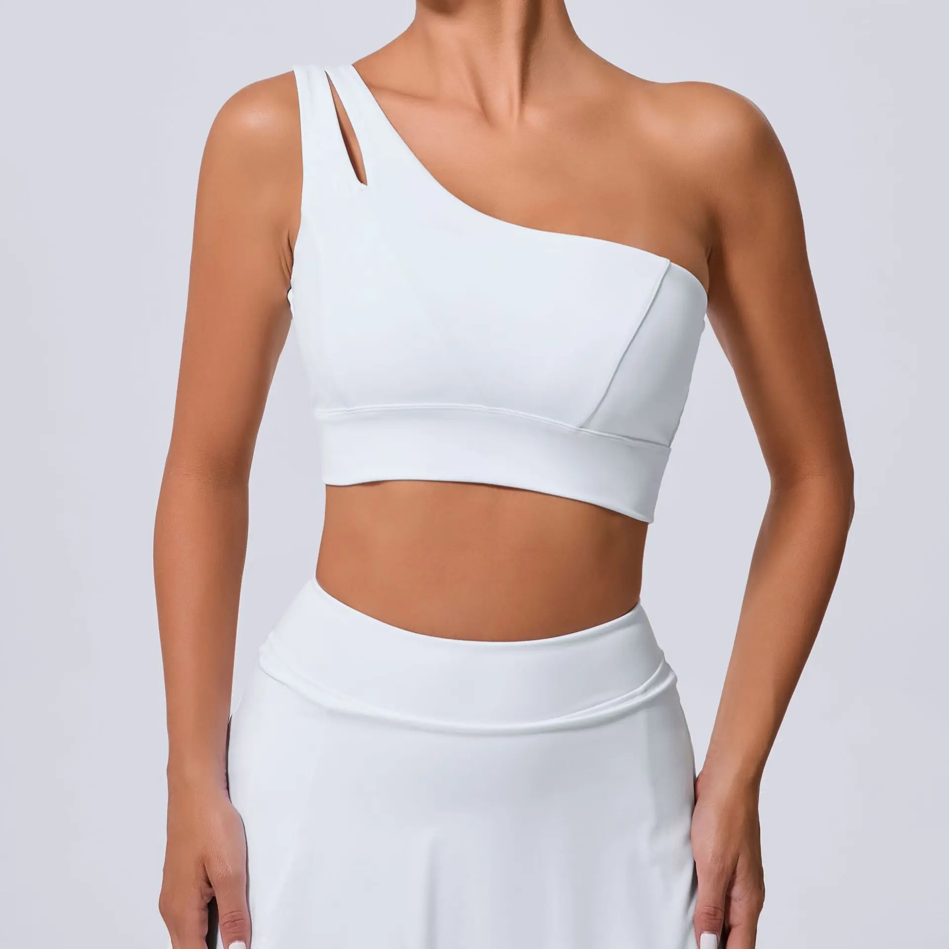 

Ударопрочный бюстгальтер для йоги с косой одно плечо, спортивное нижнее белье с красивой спиной, нерегулярные бретели, топ для бега и фитнеса