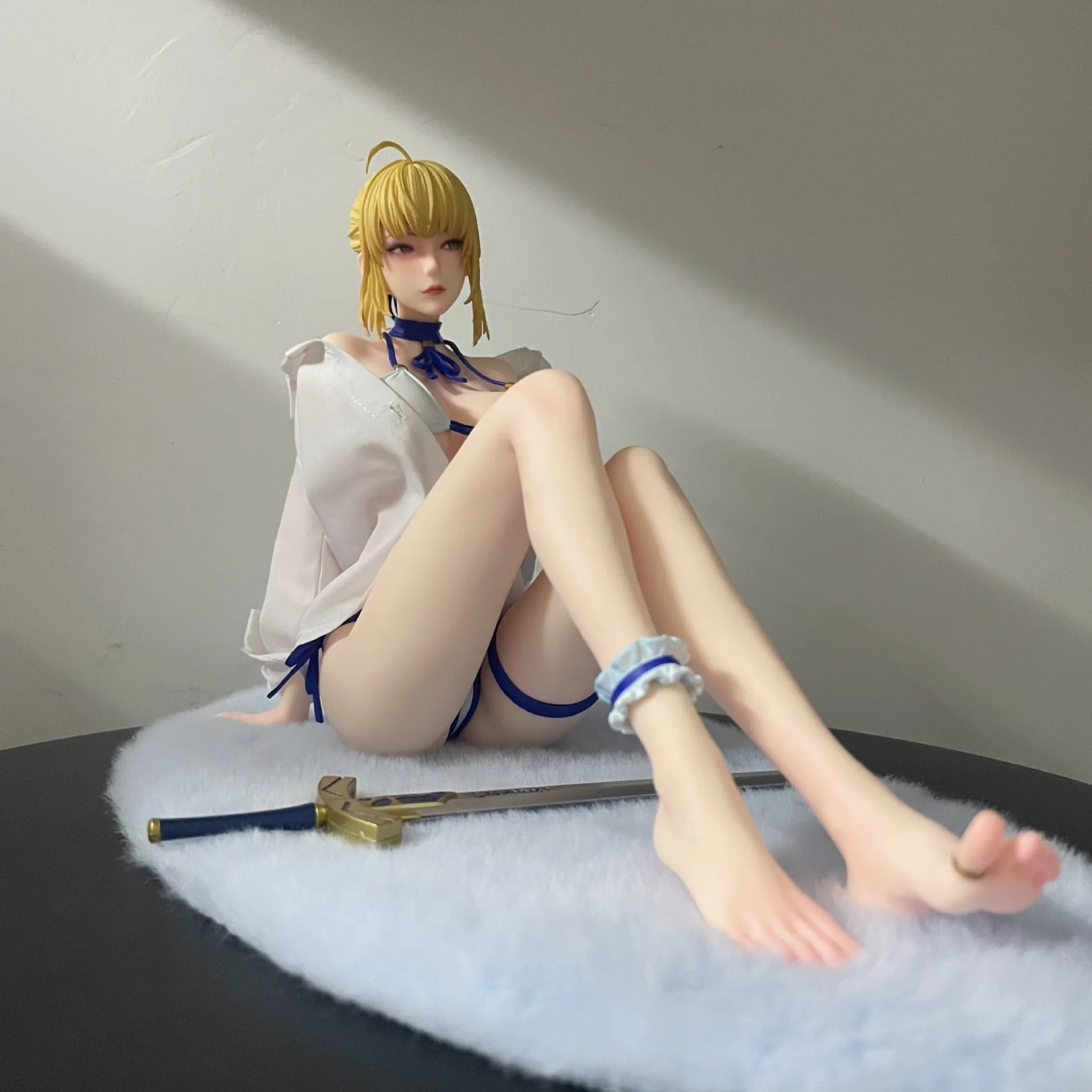 

Criminal Case Beauty Figure Fate/Stay Night Seba the Hairy King Shirt Altria Chassis Desktop Gift Ornament