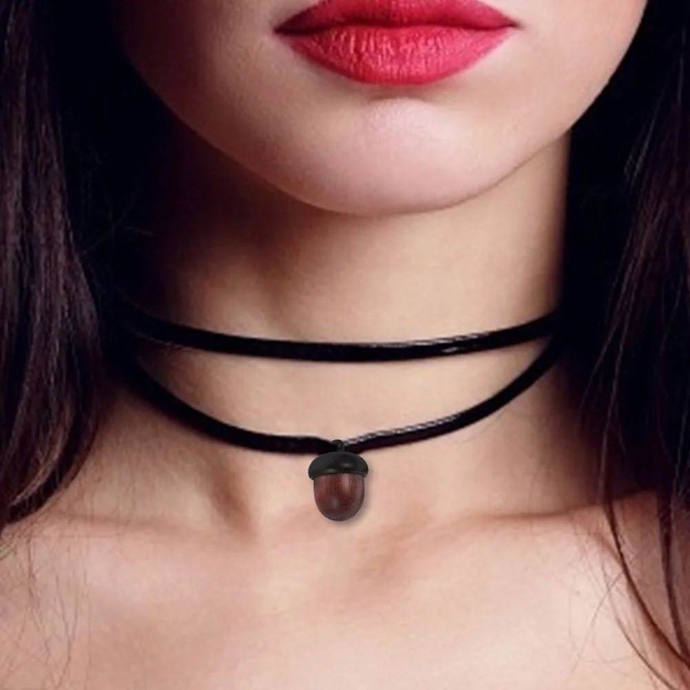 

2pcs Wooden Acorn Necklaces Delicate Pendants Natural Wood Hanging Decor Portable Lightweight Mini Pendant Gift Aromatic