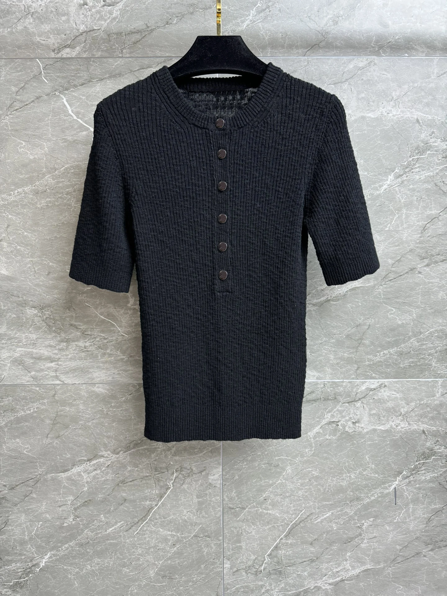 

Knit shirt - round neck, slim-fit, feather-soft, effortlessly stylish。 2025 summer women's new hot