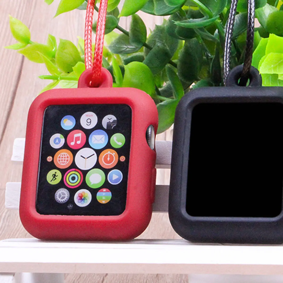 

Силиконовый чехол-подвеска красного цвета для Apple Watch 42 мм (серии 3, 2, 1) – защитный корпус с подвеской-колье, устойчивый к царапинам