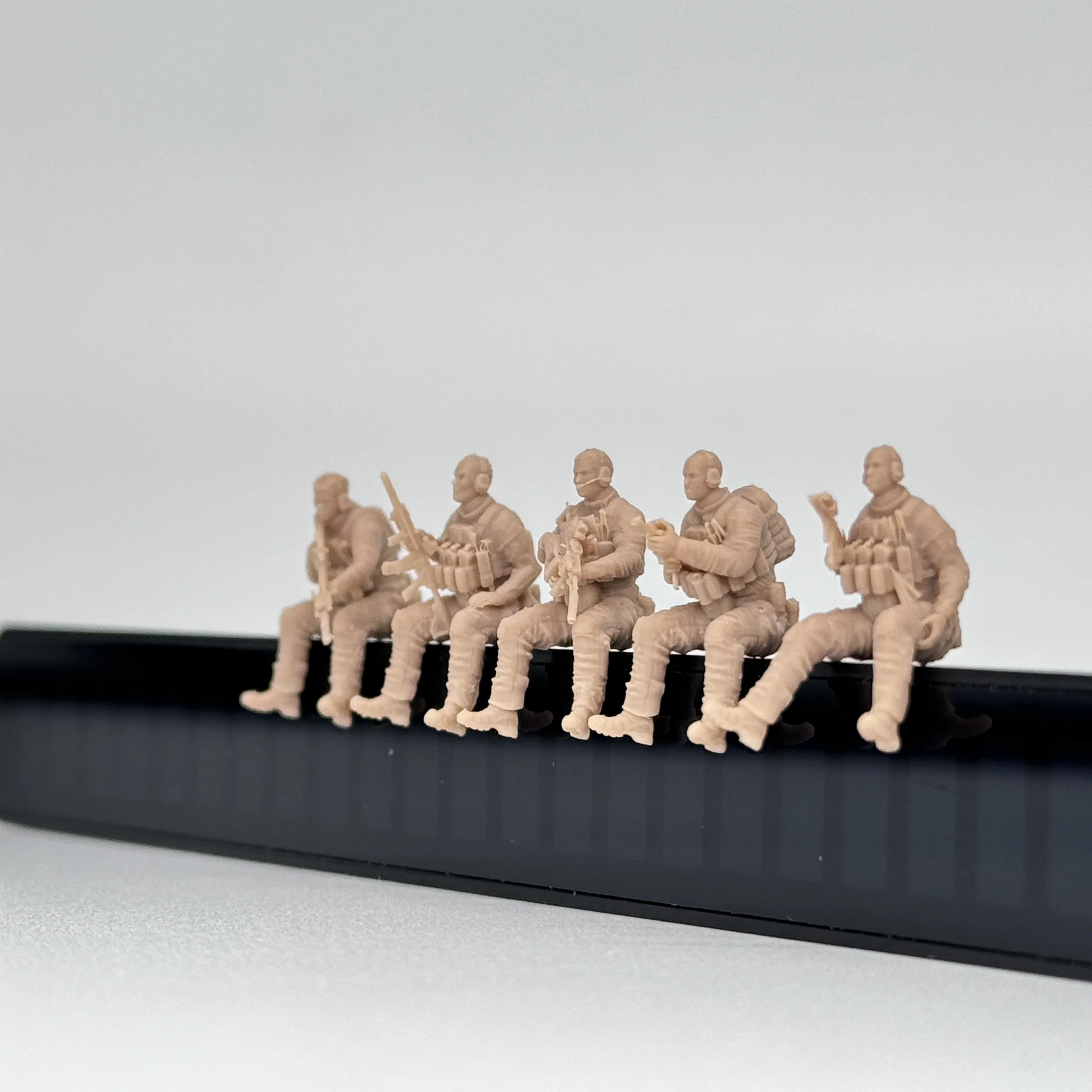 1/72 Scale Resin Model kit 5 Sitting Modern Mercenary Tabletop Figures Unpainted Military Diorama Miniature