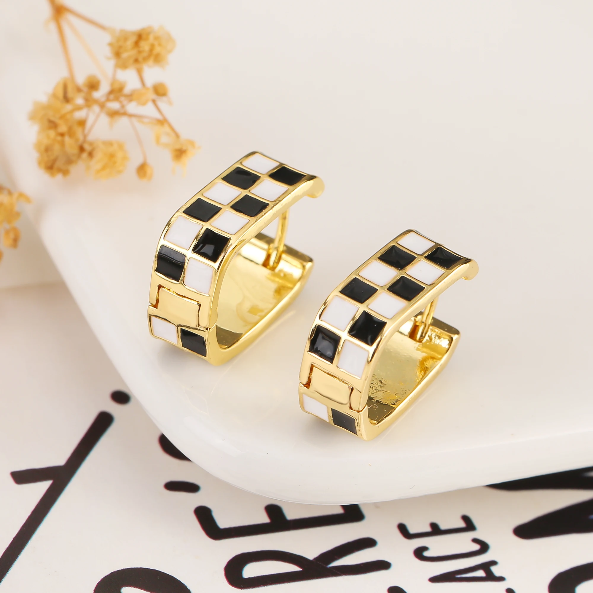 Temperament Square Drip Oil Ear Buckle Women's New Design High Quality Jewelry 18K Gold Plated Simple Accessories Party Luxury
