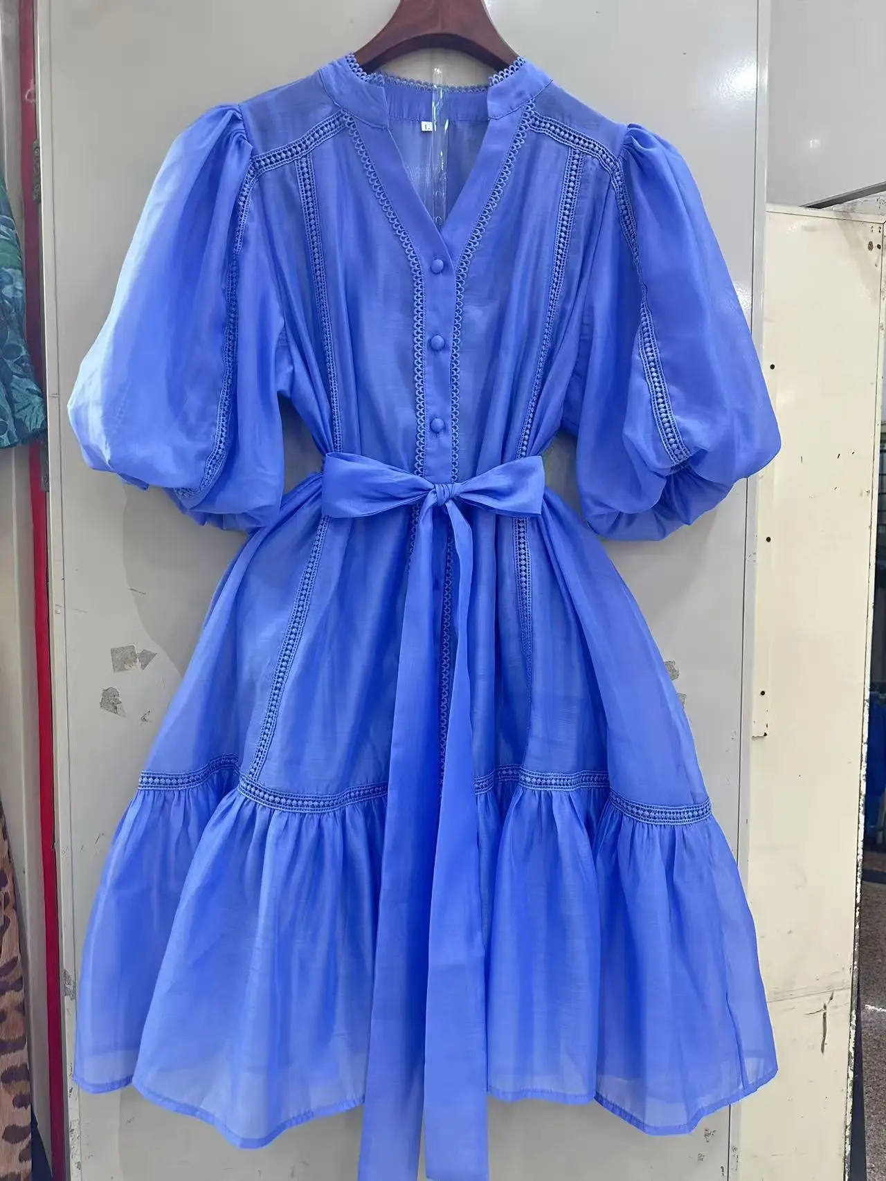 

2025 Spring and Summer New V-neck Single-breasted Puff Sleeve Lace Splicing Loose Short Skirt Dress-GZDL097