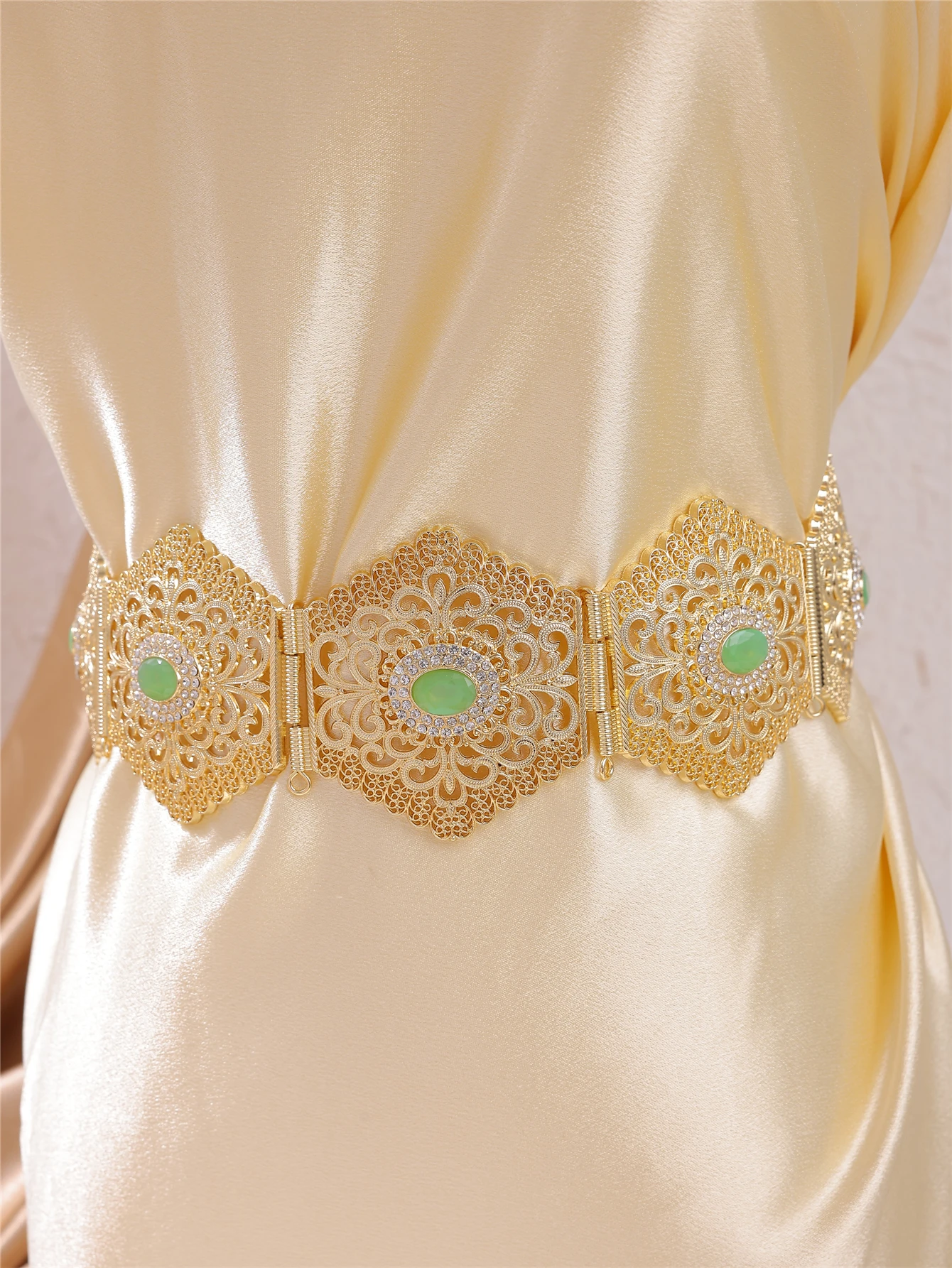 A Retro Elegant Palace Style Belt Arab Brides Wear Alloy Chatelaine Tassel Strap Look Good And Convenient