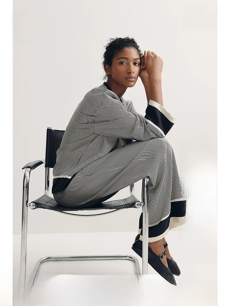 

Women's Loose Fit Soft New Chinese Style Shirt by H&M Long Sleeve round Neck Regular Length Fashionable Design Spring 2025