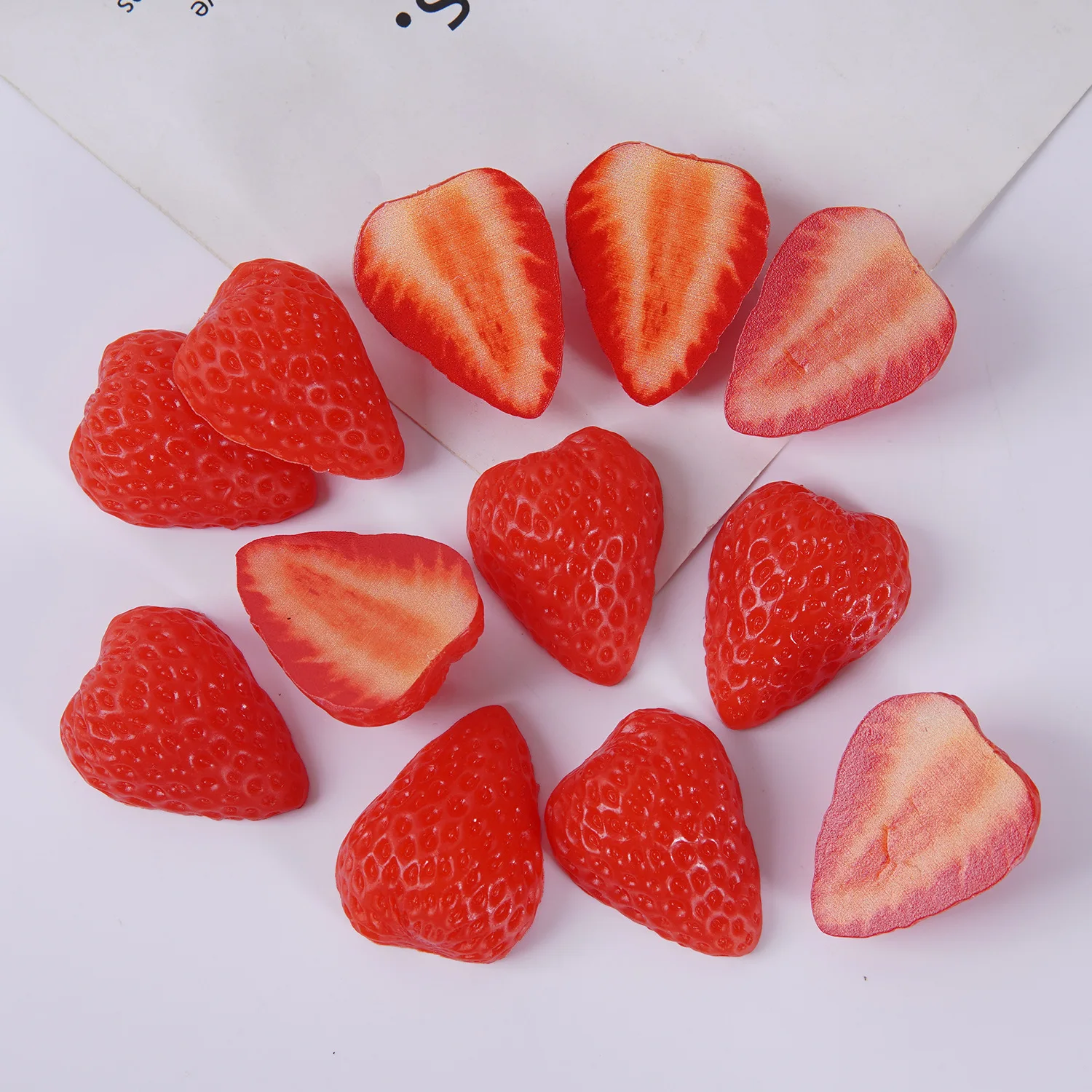 

Artificial Cut Strawberry Fruit Half Strawberry PVC Props Fake Fruit DIY Handmade Food Play Simulation Home Decor Decorations