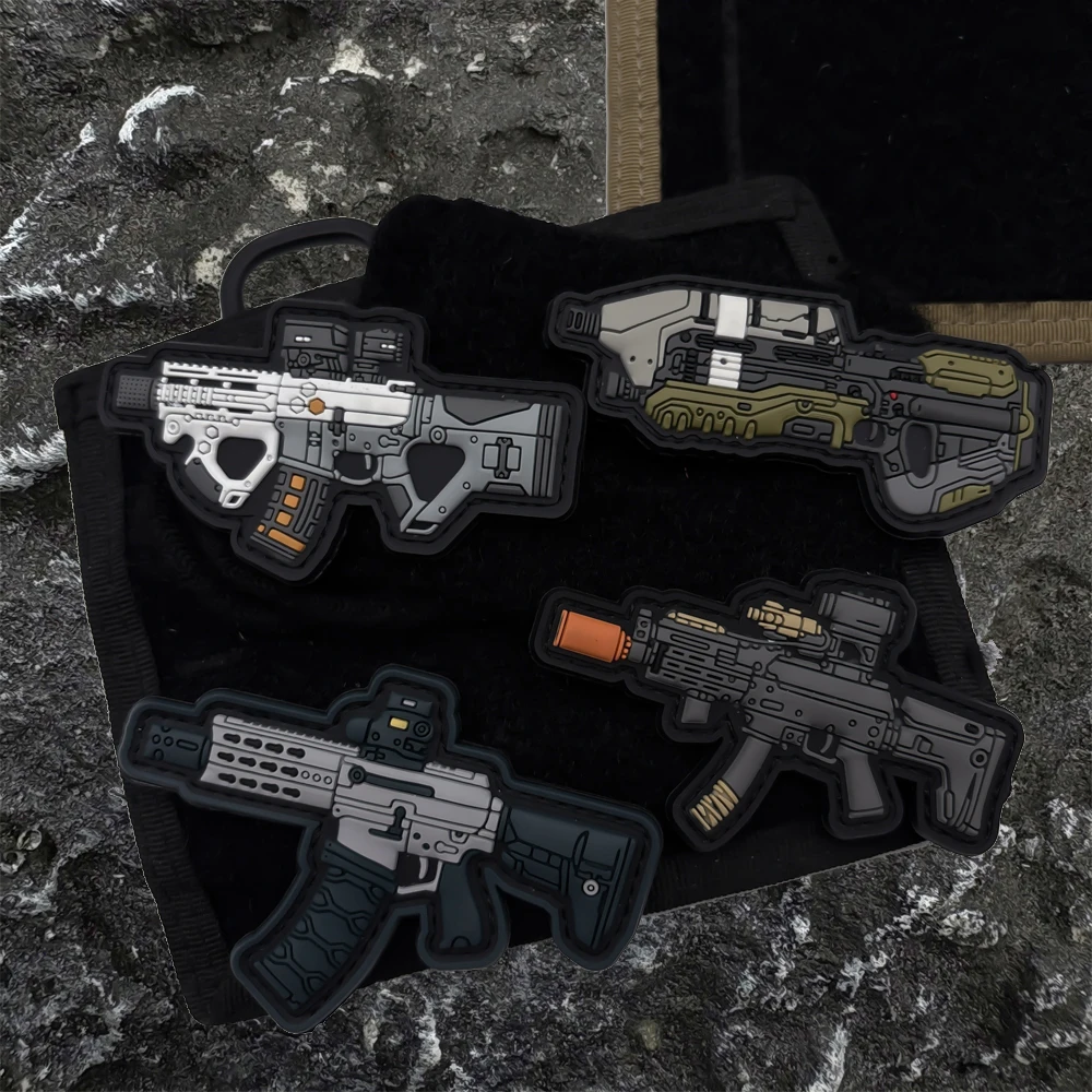 Un insignia de parche de PVC estampado con cierre de gancho y bucle en la parte posterior, adecuada para decorar bolsos, mochilas, chalecos y ropa.