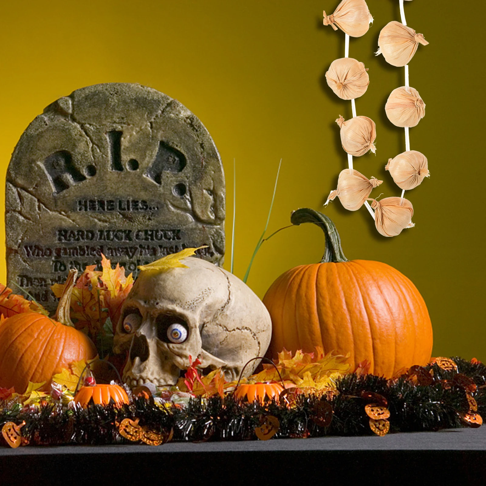 

Artificial Garlic String Wreath Lightweight Foam Simulation Garlic String Prop for Halloween Party Cosplay Stage Decoration