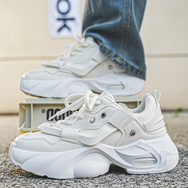 Herren-Freizeitsportschuhe mit dicker Sohle und erhöhter Absatzhöhe, niedrig geschnitten, mit Schnürung, abriebfeste Sohle, bequem und rutschfest. – Detail 9
