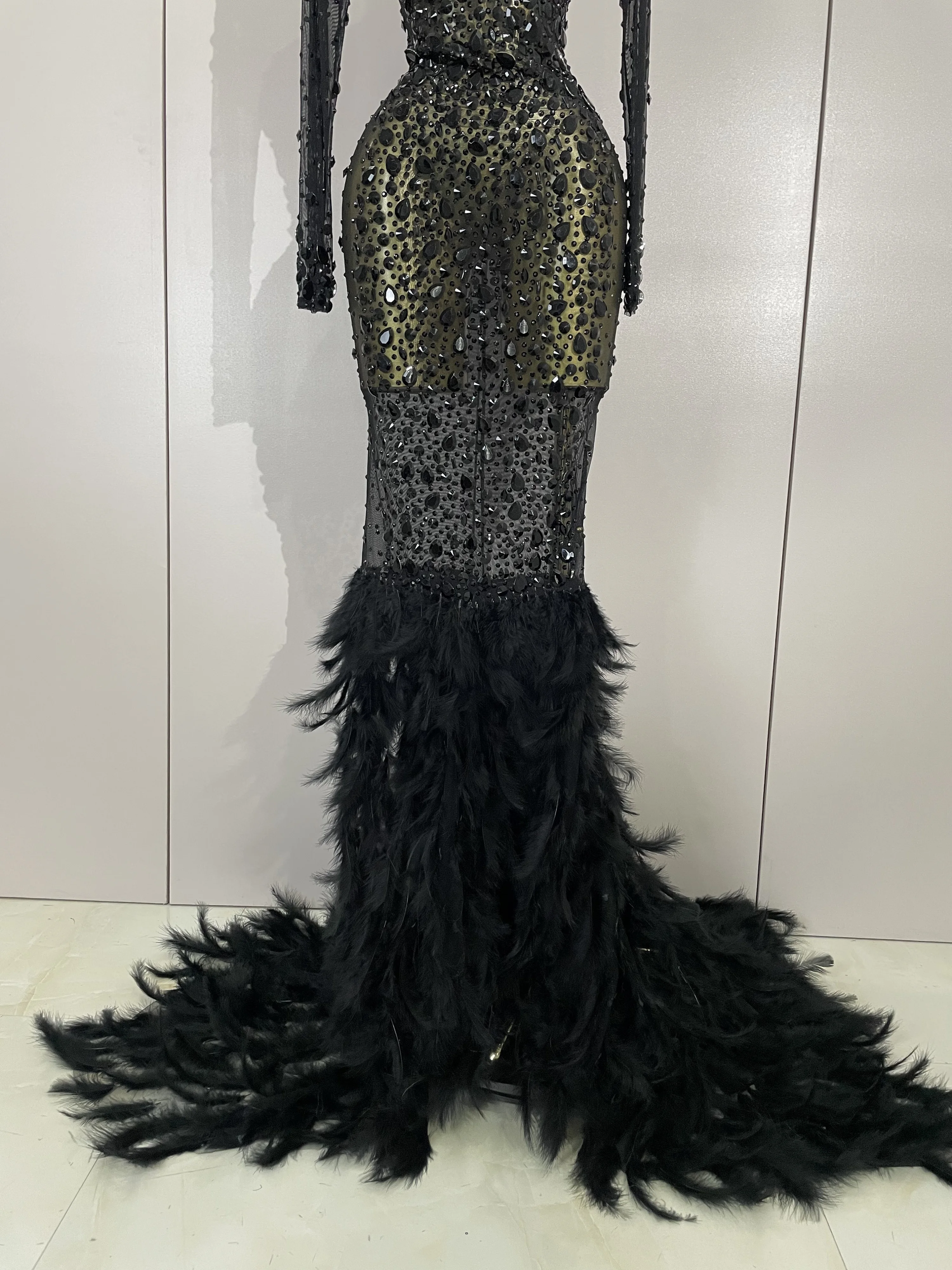 Luxury Sparkling Black Crystal Feathers Long Sleeve Sheer Maxi Dress Women Wedding Celebrate Birthday Party Prom Gown Stage Wear