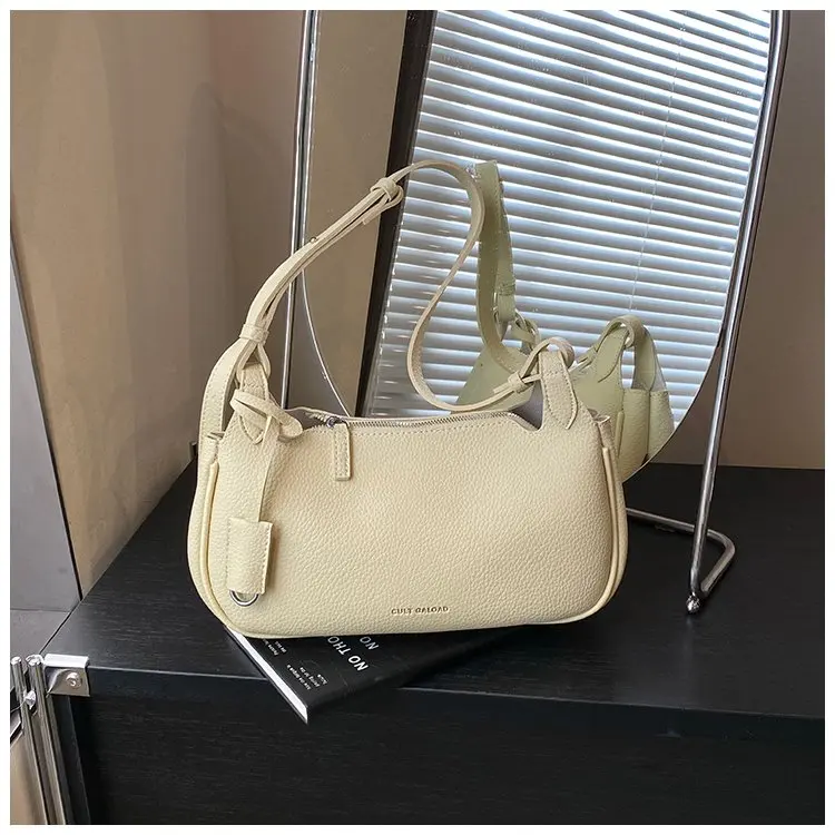 Simple Diaper Bag Without Excessive Decoration Focuses on Practicality for Everyday Parenting Life