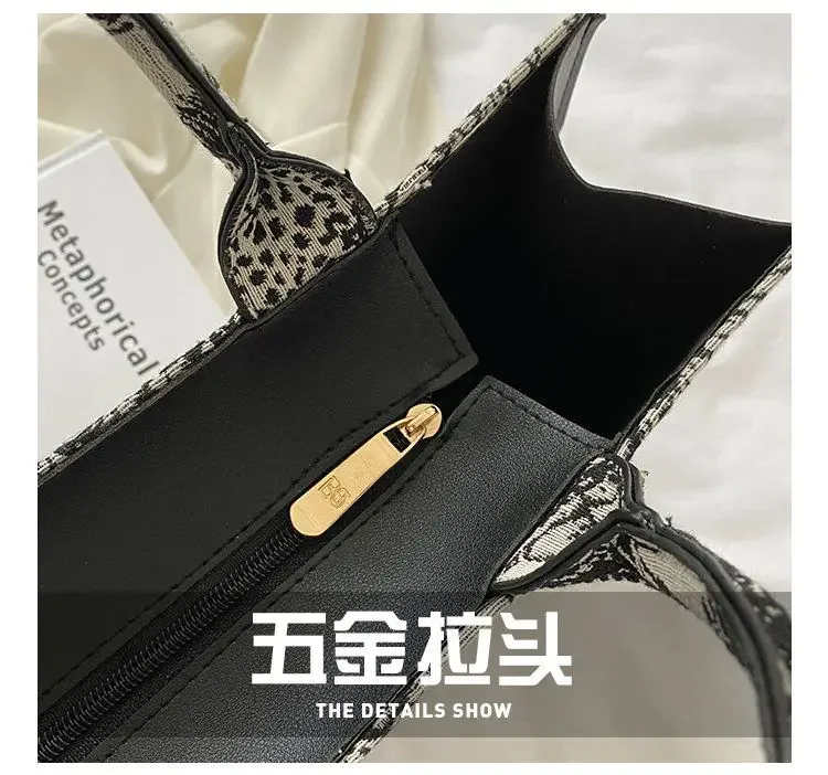 Fashionable and Personalized Design Large Capacity Printed Canvas Handbag Women New Trend Shopping Bag Internet Famous Tote Bag