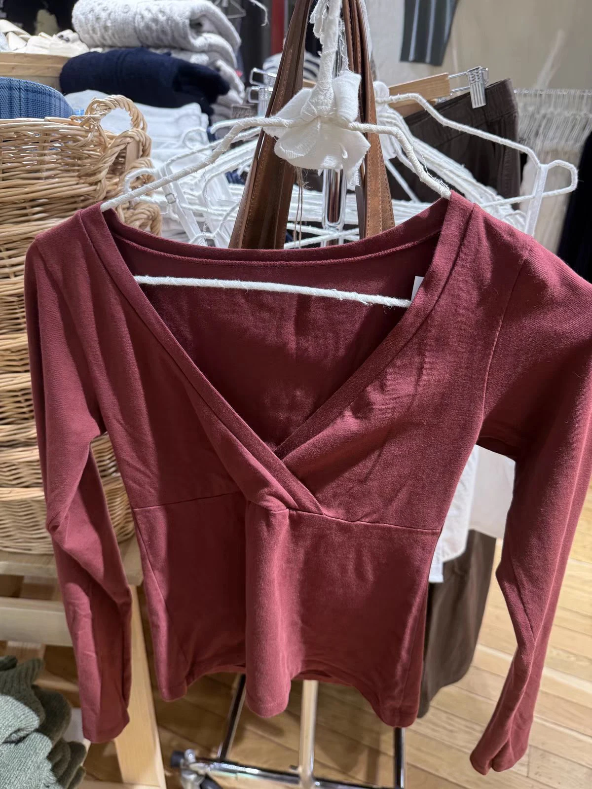 بورجوندي كم طويل تي شيرت امرأة الخريف الصليب الخامس الرقبة القطن سليم المحاصيل الأعلى عادية بسيطة الصلبة كل مباراة الأساسية بلايز Y2k