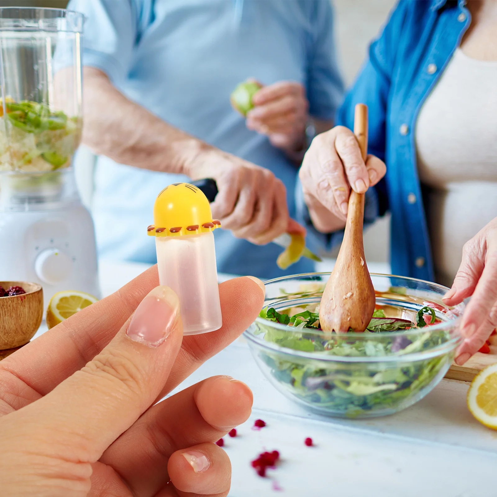 

6Pcs Tiny Sauce Bottles Leakproof Travel Condiment Jars for Soy Sauce Vinegar Outdoor Picnic Lightweight Seasoning Containers