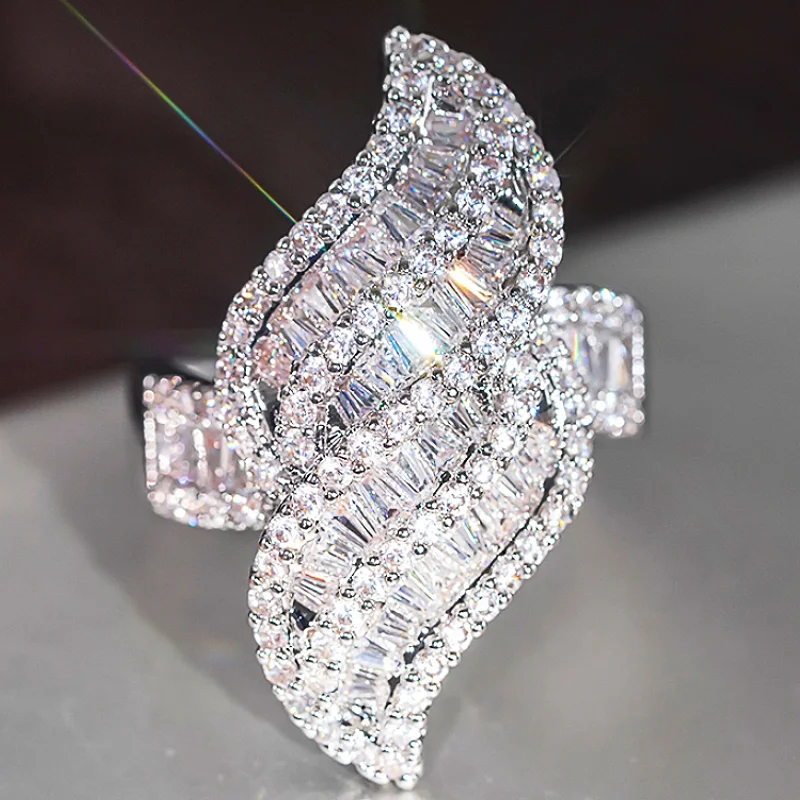 Huitan Damen-Ringe mit einzigartigem Design, eingelegt, glänzend, CZ, für Hochzeit, Party, Verlobung, Jahrestag, trendige, charmante Accessoires, Schmuck