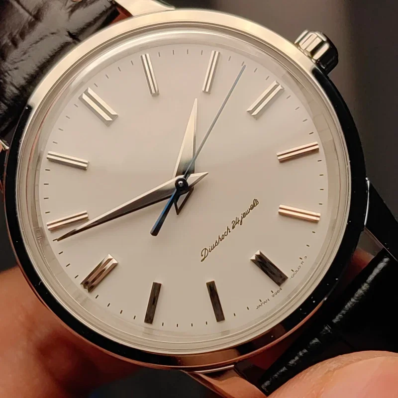 Hochpolierte Japanische VH31 Quarz-Uhrwerk 38mm Ultra-dünne Goldene Löwen-Bubble-Spiegel Exquisite Herren-Armbanduhr