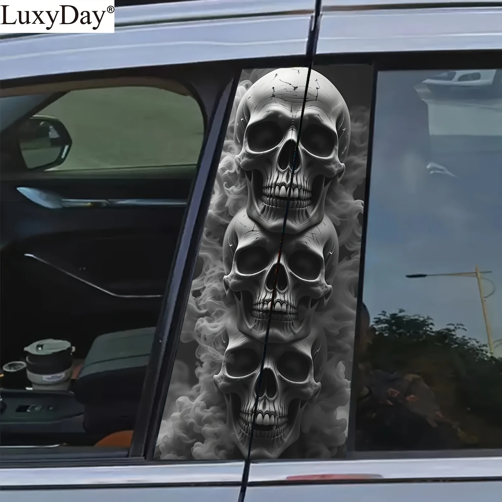

2 белых наклейки на автомобиль в виде черепов, матовый виниловый материал, легко наклеиваются, не оставляют следов клея, устойчивы к царапинам и водостойкие.