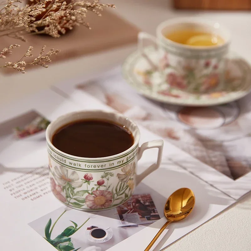 1 conjunto de copos de chá da tarde vintage francês de 240ml para uso doméstico, caneca de café de cerâmica floral de luxo e pires, caixa de