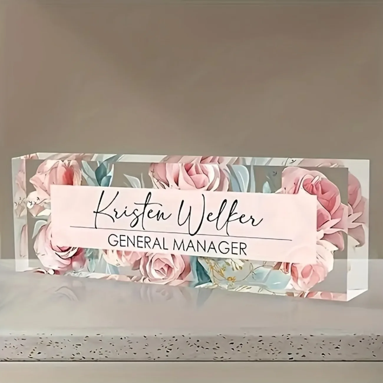 2D Flaches Personalisiertes Acryl-Schreibtischschild Rosa Rosen Pastellfarbenes Blumendesign Büro-Schreibtischdekoration (Nur Dekoration)