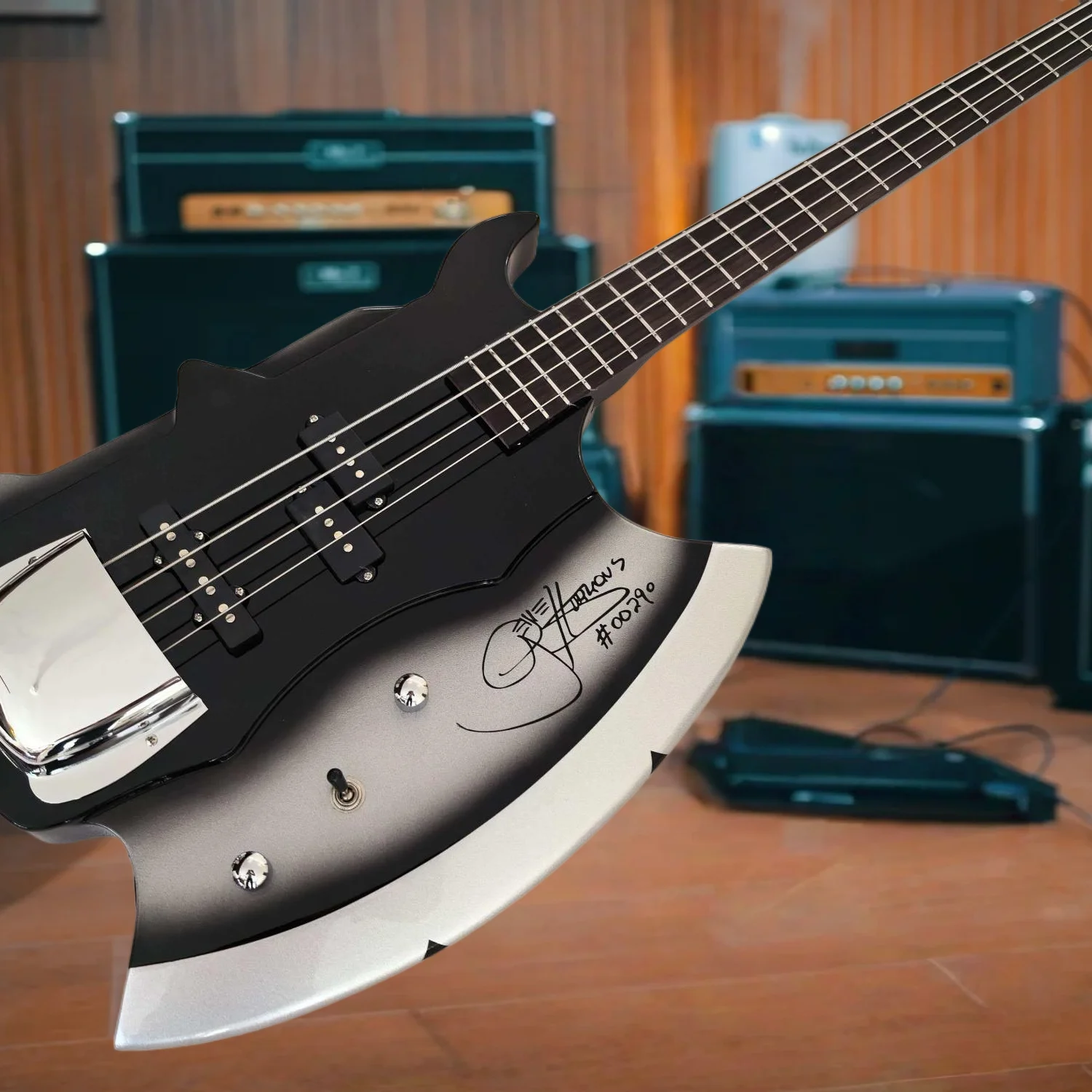 Axe Signature 4-String Bass Black-Silver Fade Alien Shape Heavy Metal Stage Weapon Solid Mahogany Body Rosewood Fingerboard