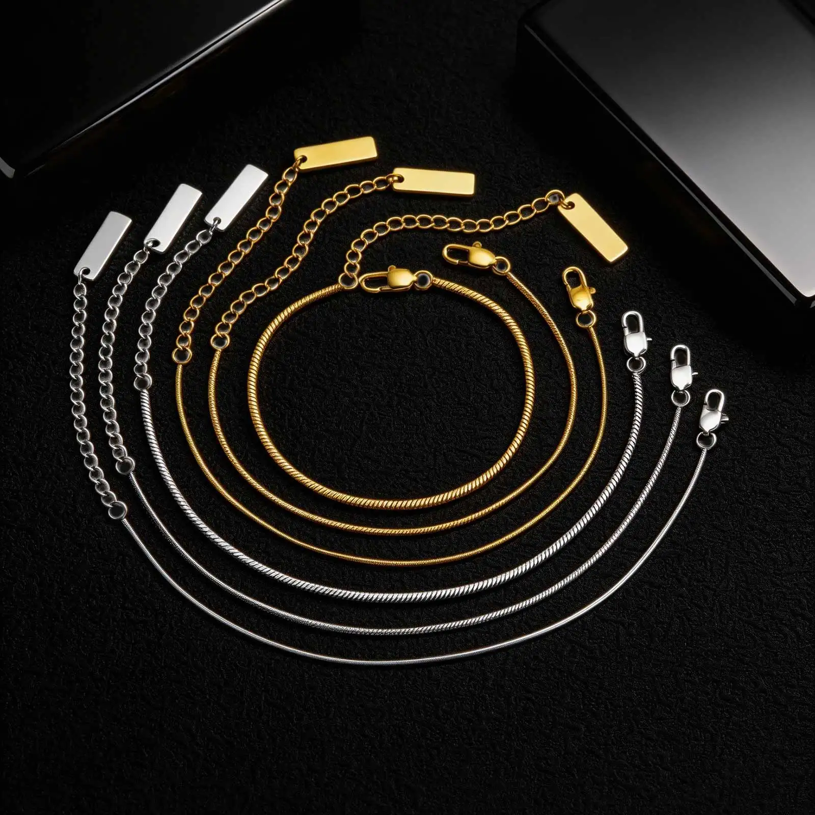 Dünnes Schlangenketten-Armband für Männer, Edelstahl in Gold- und Silberfarbe, Verstellbares Armband, Minimalistisches Schmuckgeschenk – Detail 3
