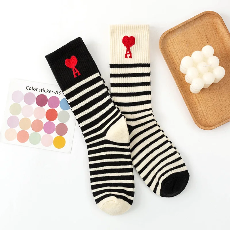 Women\'S Socks Striped Cotton Socks For Women Heart-Shaped Mid-Calf Stockings Black And White Letter Stocking Leisure Versatile