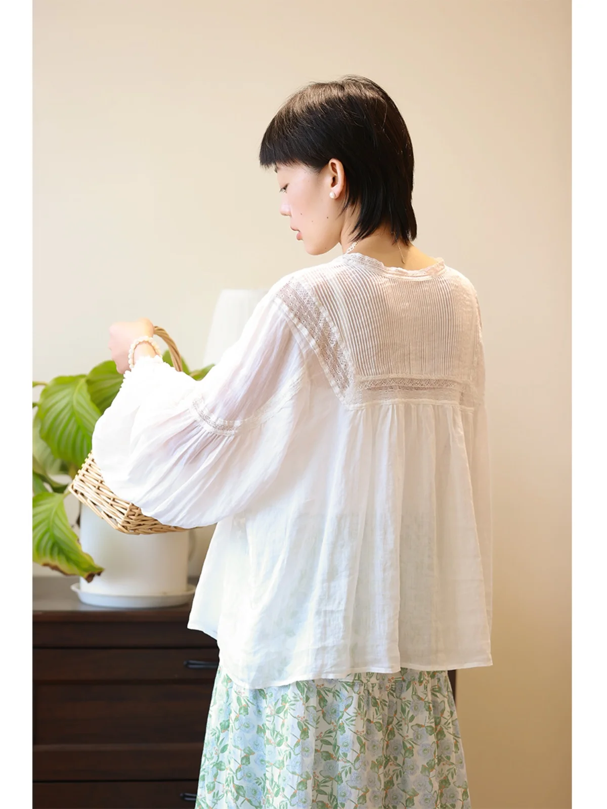 

Легкий дышащий топ в стиле ретро с рукавами-фонариками, белый, с круглым вырезом, женский, с кружевной отделкой, для защиты от солнца и кондиционирования воздуха