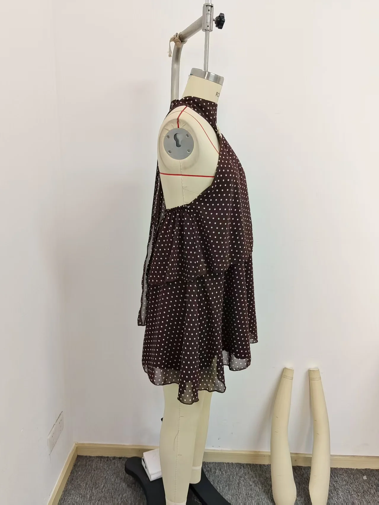 Damen Sommer Urlaub Polka Dot Print Rückenfreies Neckholder Fließendes Mini-Strandkleid – Detail 8