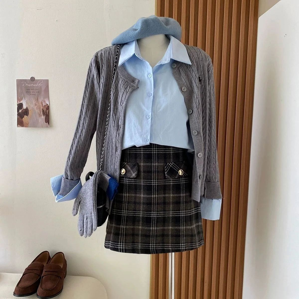 سترة نسائية محبوكة باللون الأحمر والأبيض برقبة دائرية مطرزة للخريف والشتاء أوائل الربيع سترة ذات طراز عتيق من مزيج البوليستر #4