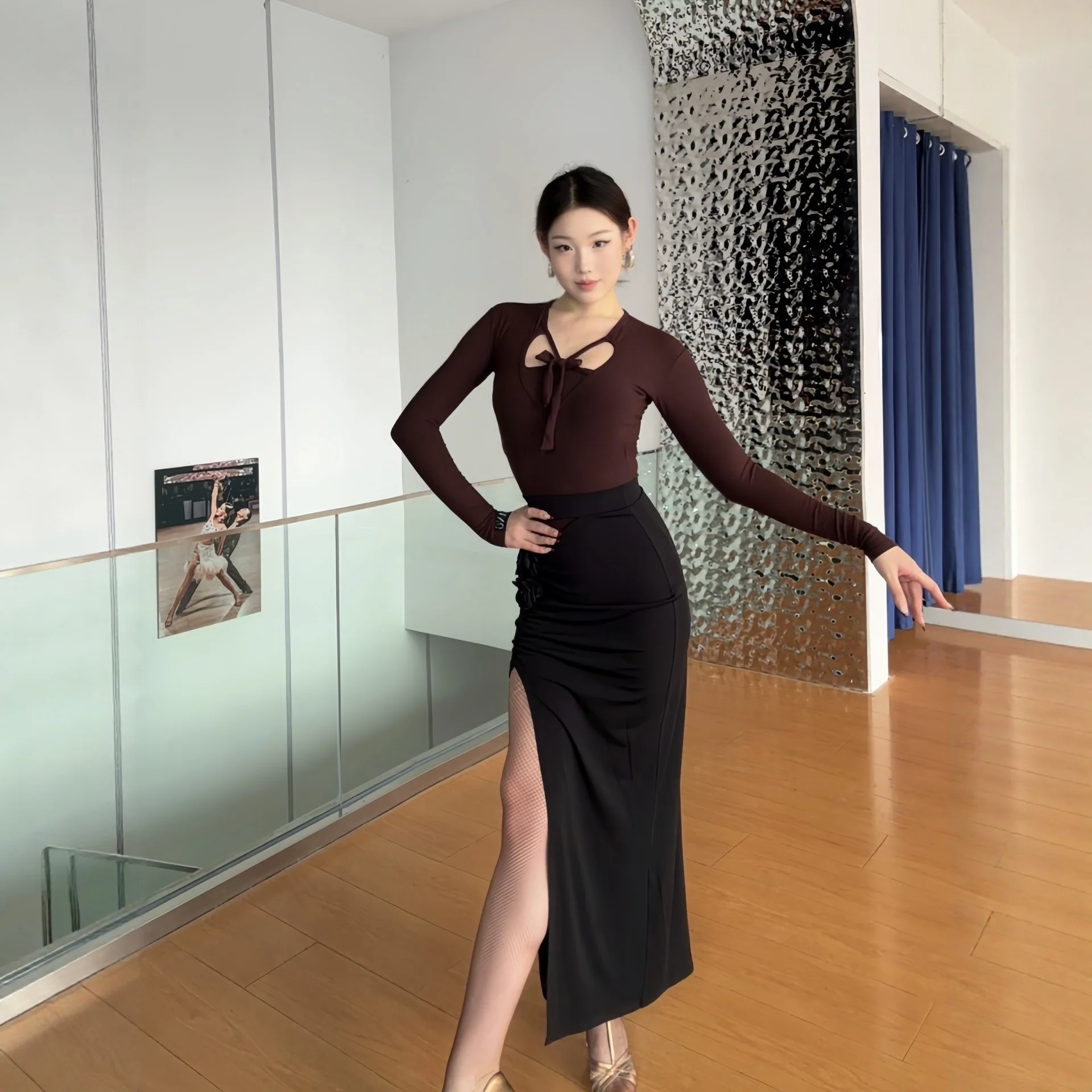 Abbigliamento per Danza Latina per Adulti, Top a Maniche Lunghe da Donna, Gonna Nera con Spacco, Abbigliamento per Allenamento di Rumba e Tango, Abito da Salsa DNV26139