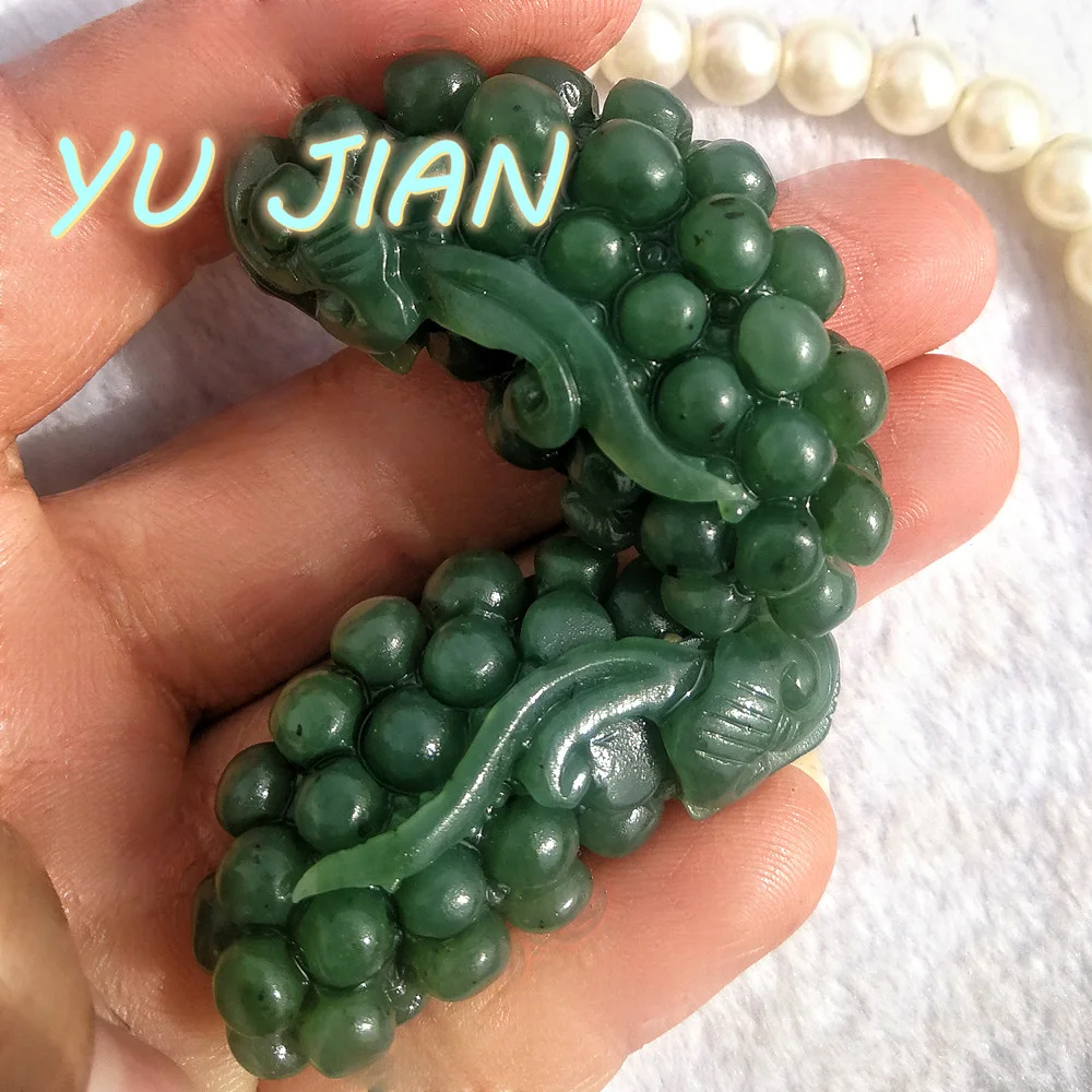 

Three-dimensional Exquisitely Hand-carved Green Grape Jasper Pendant Natural Hetian Jade Neck Hewellery Necklace Fine Jewelry